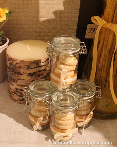 cookies wedding favor Who wouldn't love these countrychic favours