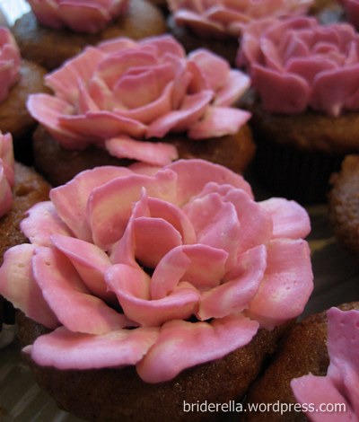  idea for a bridal shower as wedding cupcakes or for your sweet table