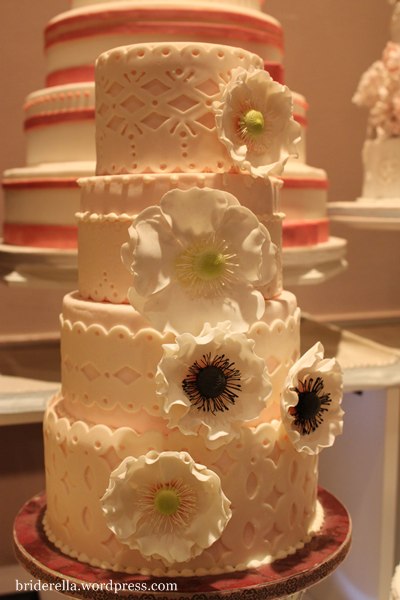 I find Tanya's wedding cake designs pretty yet sophisticated